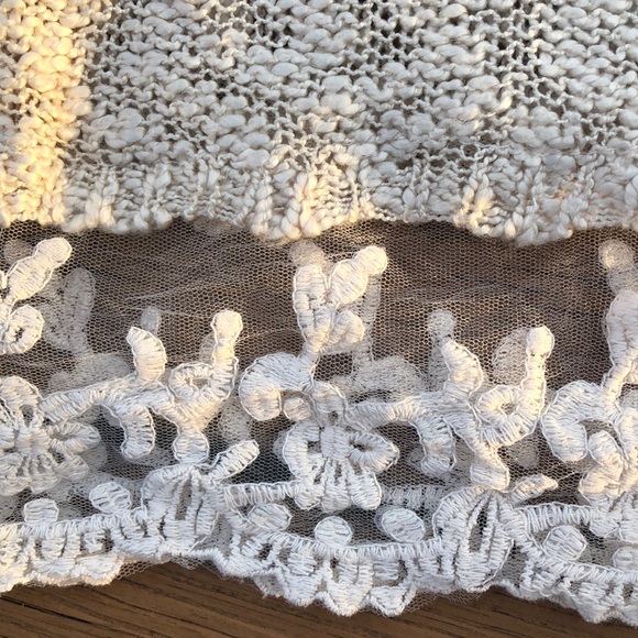 Olivia Sky Loose Knit Beachy Lace trimmed Neutral Cream sweater Sz M - Picture 2 of 8